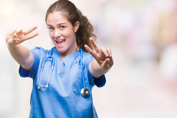 Jonge Brunette Dokter Meisje Verpleegkundige Chirurg Uniform Dragen Geïsoleerde Achtergrond — Stockfoto