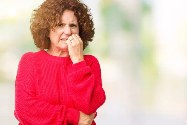 Schöne Seniorin Mittleren Alters Roter Winterpullover Über Isoliertem Hintergrund Der — Stockfoto