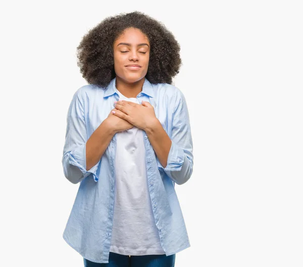 Mujer Afroamericana Joven Sobre Fondo Aislado Sonriendo Con Las Manos — Foto de Stock