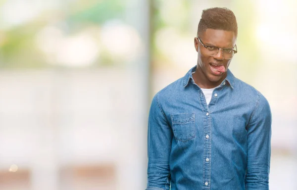 Mladý Americký Muž Izolované Pozadí Držet Jazyk Out Spokojený Legrační — Stock fotografie