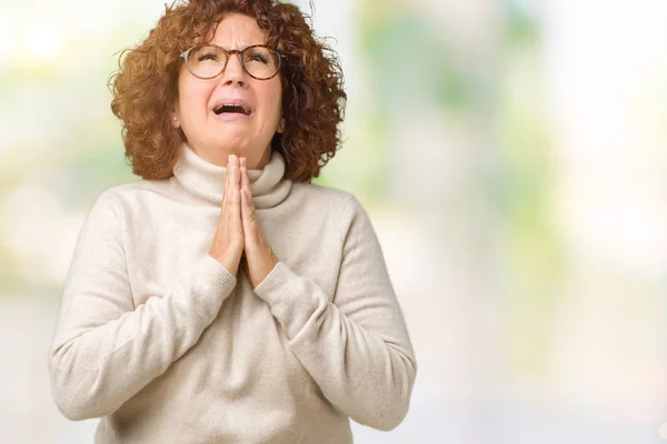 Schöne Seniorin Mittleren Alters Mit Rollkragenpullover Und Brille Über Isoliertem — Stockfoto