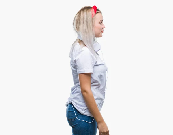 Młoda Kobieta Blonde Noszenie Słuchawek Słuchanie Muzyki Białym Tle Patrząc — Zdjęcie stockowe