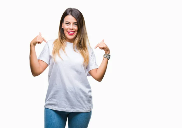 Joven Hermosa Mujer Casual Camiseta Blanca Sobre Fondo Aislado Mirando —  Fotos de Stock