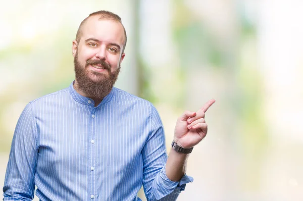 Jeune Homme Hipster Caucasien Sur Fond Isolé Avec Grand Sourire — Photo