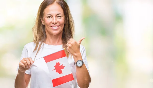 Femme Hispanique Moyen Âge Tenant Drapeau Canada Sur Fond Isolé — Photo