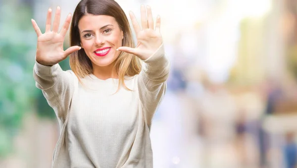 Mladá Krásná Žena Casual Bílý Svetr Izolované Pozadí Zobrazení Ukázal — Stock fotografie