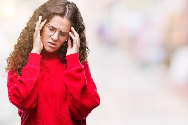 Hermosa Morena Pelo Rizado Chica Joven Con Gafas Suéter Invierno —  Fotos de Stock