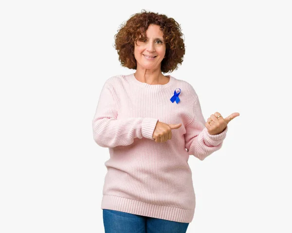 Middle Ager Mulher Sênior Vestindo Mutável Azul Cor Fita Consciência — Fotografia de Stock