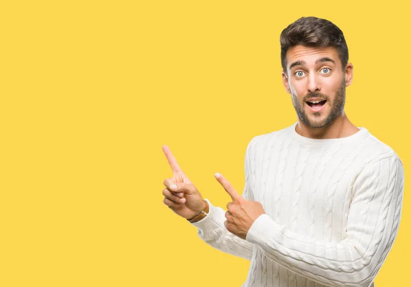 Joven Hombre Guapo Con Suéter Invierno Sobre Fondo Aislado Sonriendo — Foto de Stock