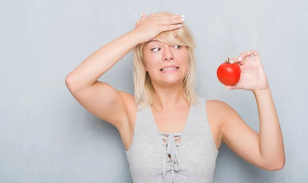 Adult Caucasian Woman Grunge Grey Wall Holding Fresh Tomato Stressed — 图库照片