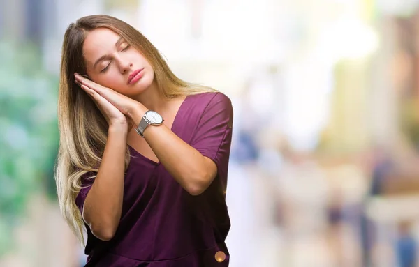 Jovem Bela Loira Elegante Mulher Sobre Fundo Isolado Dormindo Cansado — Fotografia de Stock