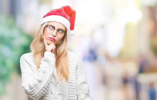 Jovem Mulher Loira Bonita Vestindo Chapéu Natal Sobre Fundo Isolado — Fotografia de Stock