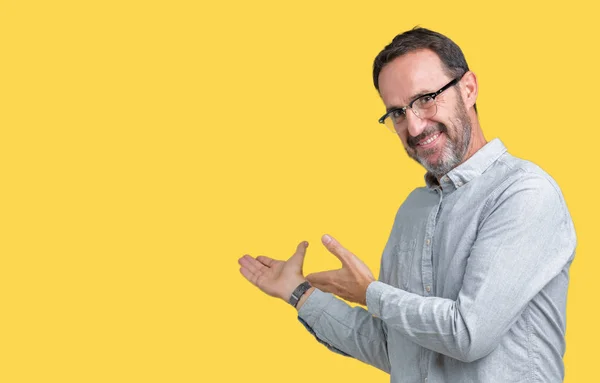 Guapo Mediana Edad Elegante Hombre Mayor Con Gafas Sobre Fondo — Foto de Stock