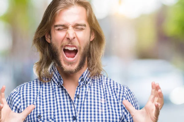 Joven Hombre Guapo Con Pelo Largo Sobre Fondo Aislado Celebrando —  Fotos de Stock