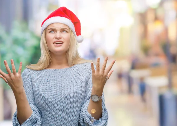 Καυκάσιος Γυναίκα Φοράει Καπέλο Χριστουγέννων Πάνω Από Απομονωμένες Φόντο Τρελό — Φωτογραφία Αρχείου