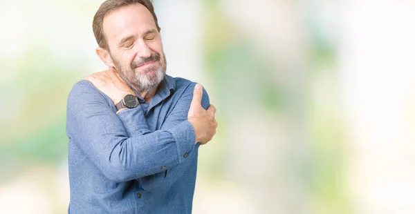 Schöner Älterer Eleganter Älterer Mann Mit Isoliertem Hintergrund Der Sich — Stockfoto