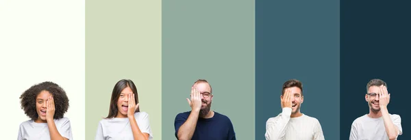 Collage Grupp Ungdomar Över Färgglada Isolerade Bakgrund Som Täcker Ena — Stockfoto