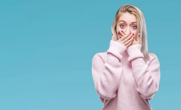 Junge Blonde Frau Winterpullover Über Isoliertem Hintergrund Schockiert Mund Mit — Stockfoto