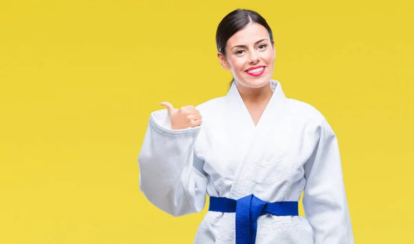 Jovem Mulher Bonita Vestindo Uniforme Kimono Karatê Sobre Fundo Isolado — Fotografia de Stock