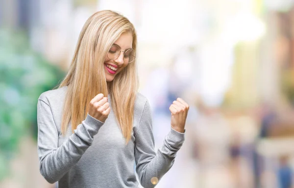 Junge Schöne Blonde Frau Mit Brille Über Isoliertem Hintergrund Sehr — Stockfoto