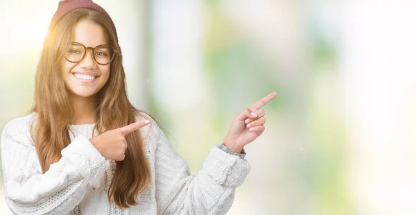 Jovem Bela Morena Hipster Mulher Vestindo Óculos Chapéu Inverno Sobre — Fotografia de Stock