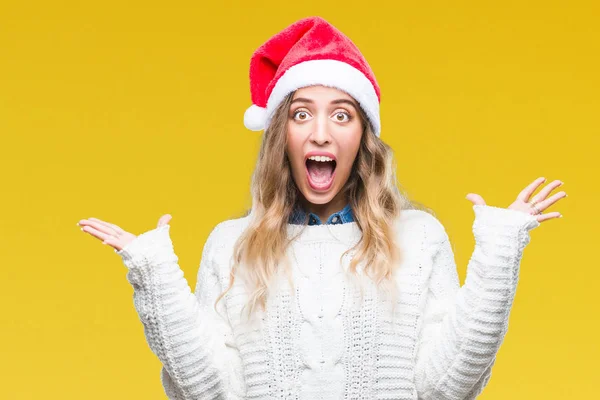 Üzerinde Noel Şapka Giyen Güzel Genç Sarışın Kadın Deli Kutluyor — Stok fotoğraf