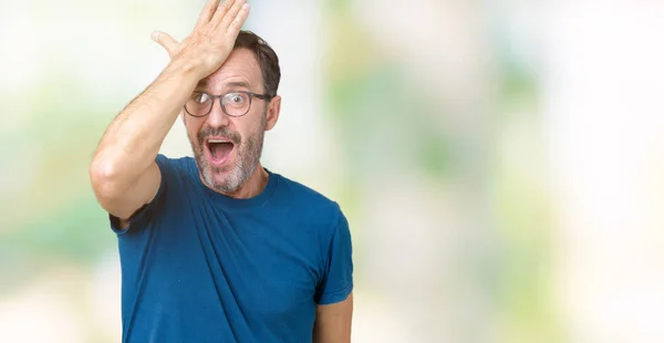 Guapo Mediana Edad Hoary Hombre Mayor Usar Gafas Sobre Fondo — Foto de Stock