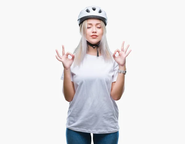 Giovane Donna Bionda Che Indossa Casco Sicurezza Ciclista Sfondo Isolato — Foto Stock