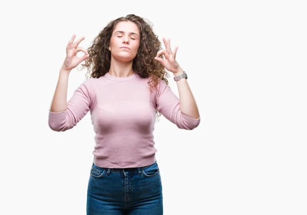 Schöne Brünette Lockige Haare Junge Mädchen Tragen Rosa Pullover Über — Stockfoto