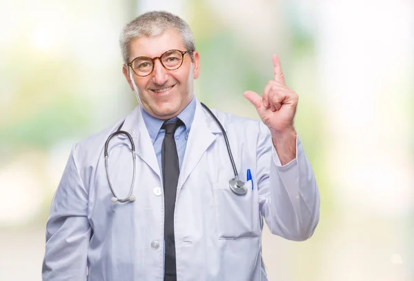 Stilig Senior Doktor Mannen Över Isolerade Bakgrund Pekar Finger Med — Stockfoto