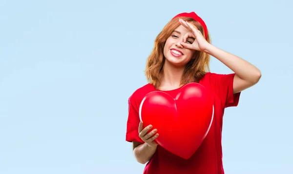 Joven Hermosa Mujer Sosteniendo Corazón Rojo Amor Sobre Fondo Aislado —  Fotos de Stock