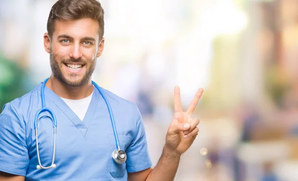 Jonge Knappe Dokter Chirurg Man Geïsoleerde Achtergrond Glimlachend Met Blij — Stockfoto