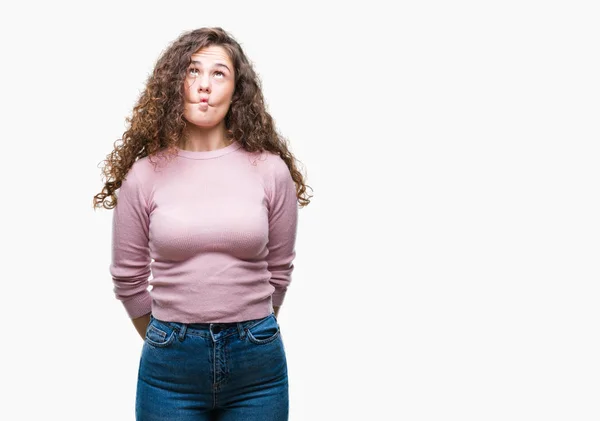 Hermosa Morena Pelo Rizado Chica Joven Con Suéter Rosa Sobre —  Fotos de Stock