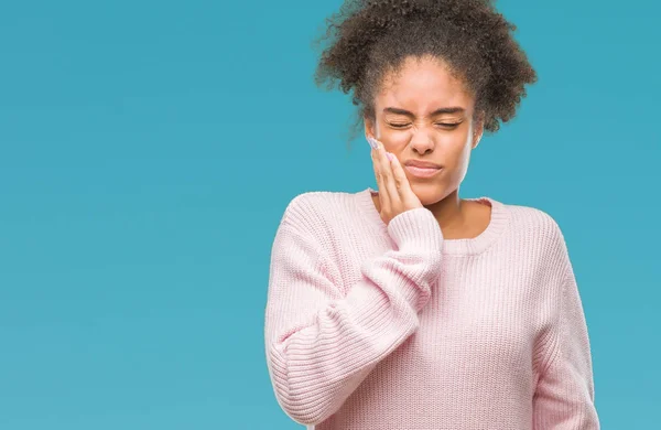 Mujer Afroamericana Joven Con Suéter Invierno Sobre Fondo Aislado Tocando — Foto de Stock