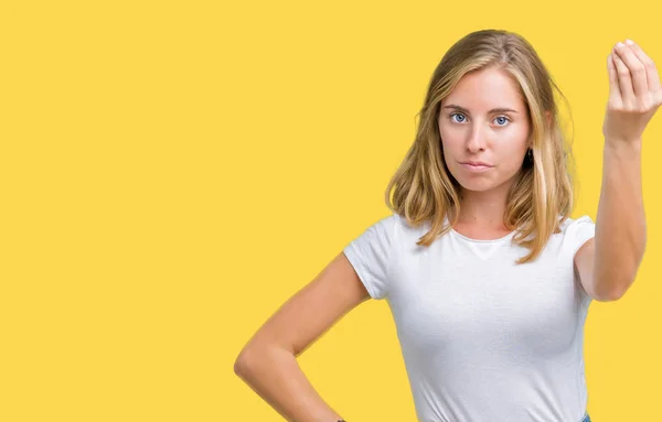 Hermosa Mujer Joven Con Camiseta Blanca Casual Sobre Fondo Aislado — Foto de Stock