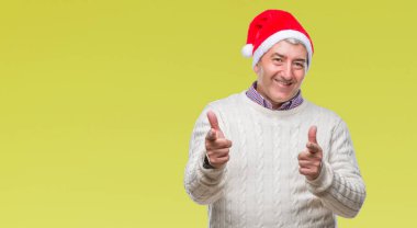 Fotoğraf makinesi ile mutlu ve komik yüz için parmakları işaret izole arka plan üzerinde Noel şapka giymiş yakışıklı komuta sizde. İyi enerji ve vibes.