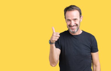 Yakışıklı orta yaş hareketi el ile mutlu yaşasın yapıyor izole arka plan üzerinde ağarmış komuta sizde. Kameraya bakarak başarı gösteren ile ifade onaylama.