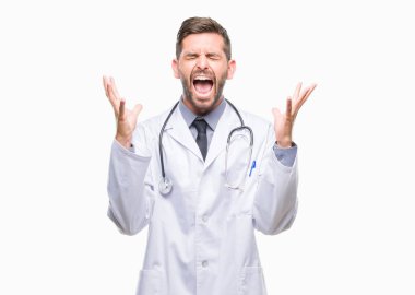 Genç yakışıklı Doktor adam arka plan deli kutluyor izole ve yükseltilmiş ve kapalı gözleri çığlık çılgın silah ile başarı için heyecanlı. Kazanan kavramı