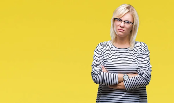 Joven Mujer Rubia Hermosa Con Gafas Sobre Fondo Aislado Escéptico —  Fotos de Stock