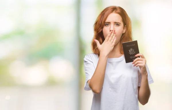 Jovem Bela Mulher Segurando Passaporte Estados Unidos América Sobre Fundo — Fotografia de Stock
