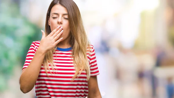 Mooie Jongedame Casual Kijkt Geïsoleerde Achtergrond Verveeld Geeuwen Moe Die — Stockfoto