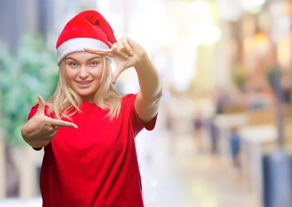 Junge Kaukasische Frau Mit Weihnachtsmütze Vor Isoliertem Hintergrund Lächelnd Rahmen — Stockfoto