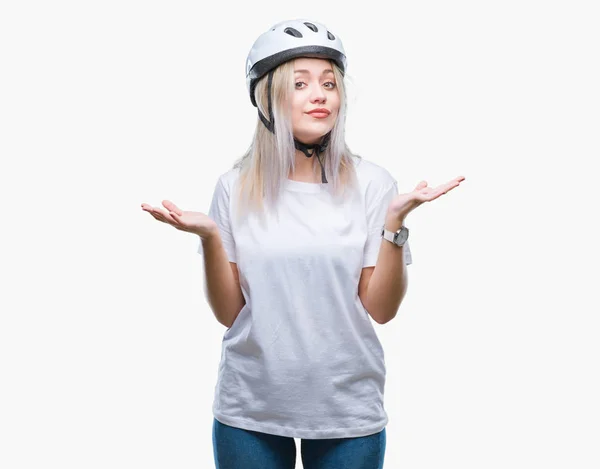 Junge Blonde Frau Mit Fahrradhelm Über Isoliertem Hintergrund Ahnungslos Und — Stockfoto