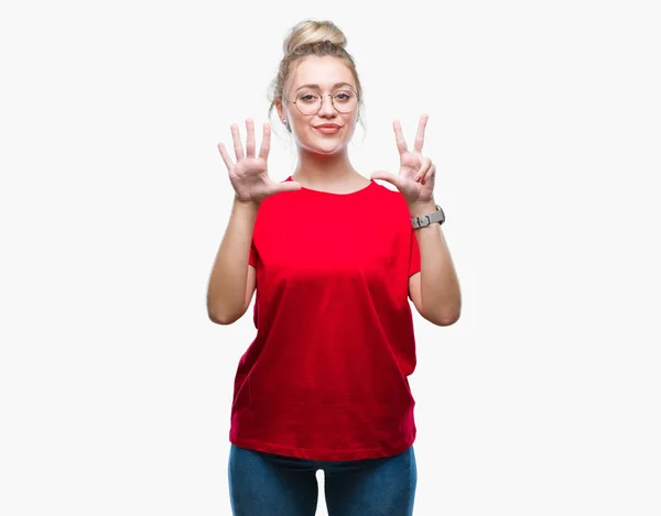 Mujer Rubia Joven Con Gafas Sobre Fondo Aislado Mostrando Apuntando — Foto de Stock