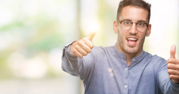 Bonito Jovem Elegante Homem Usando Óculos Aprovando Fazer Gesto Positivo — Fotografia de Stock