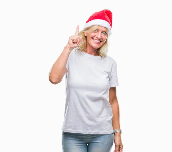 Mulher Loira Meia Idade Usando Chapéu Natal Sobre Fundo Isolado — Fotografia de Stock