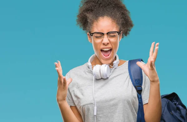 Genç Afro Amerikan Öğrenci Kadın Giyen Kulaklık Sırt Çantası Kızgın — Stok fotoğraf