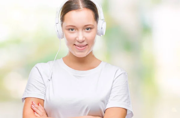 Jonge Kaukasische Vrouw Luisteren Naar Muziek Hoofdtelefoon Dragen Geïsoleerd Achtergrond — Stockfoto