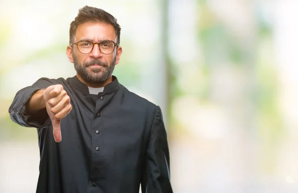 Adult Hispanic Catholic Priest Man Isolated Background Looking Unhappy Angry — Stock Photo, Image