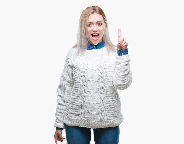 Mujer Rubia Joven Con Suéter Invierno Sobre Fondo Aislado Apuntando —  Fotos de Stock